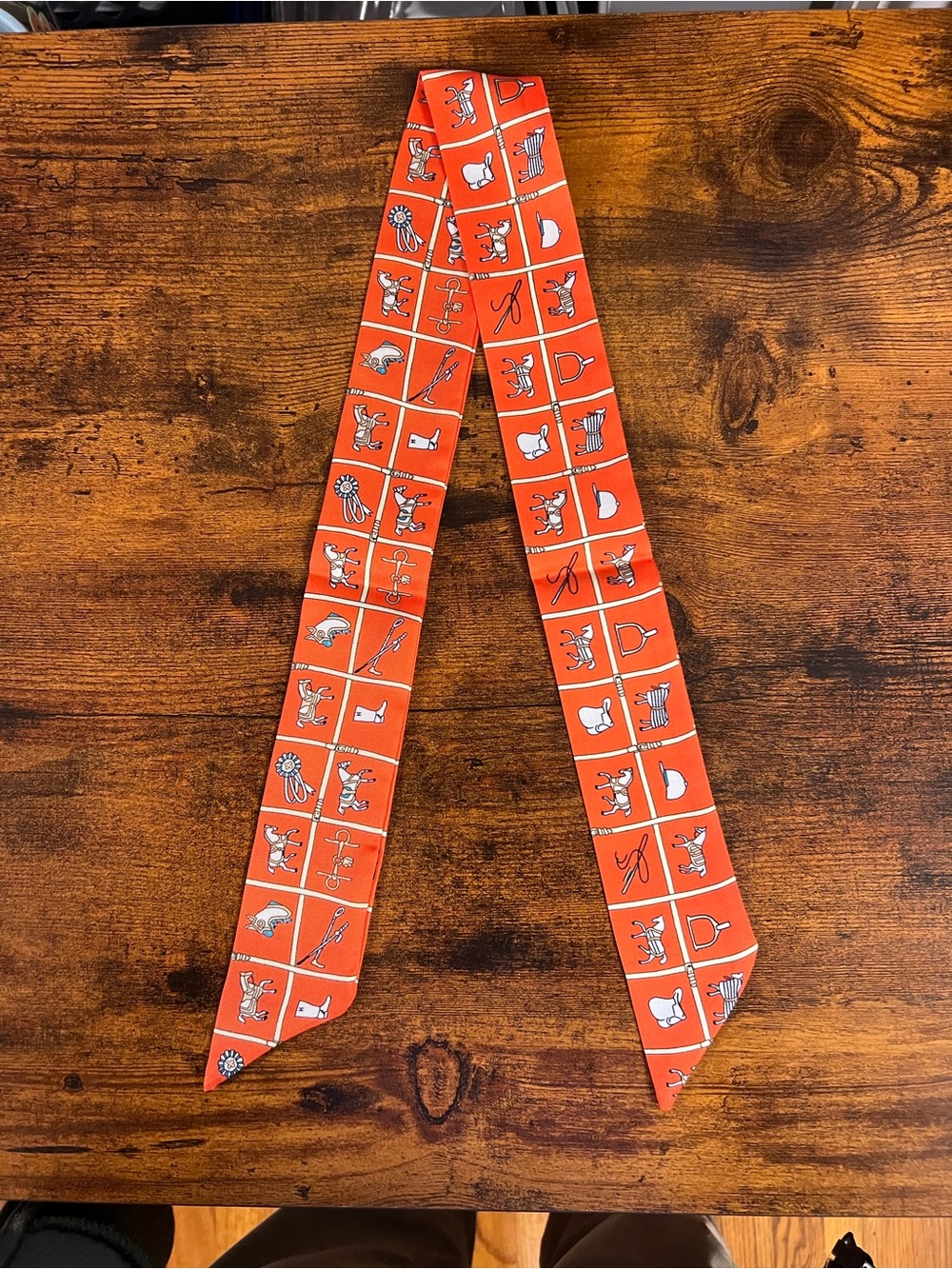 ✨✨H Twilly Scarf in Orange with Horse motif ✨✨